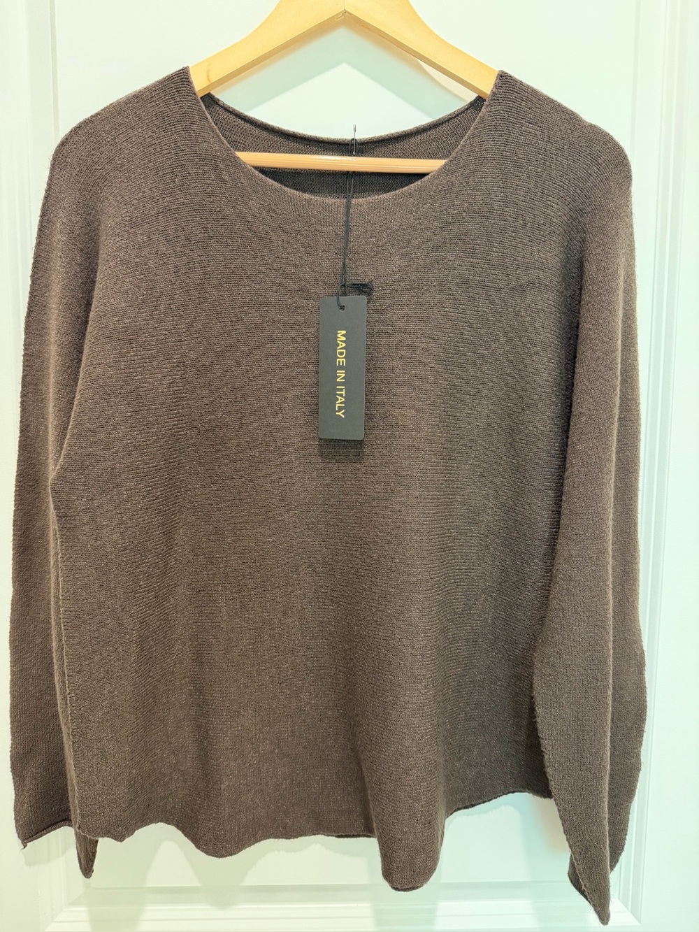 IT066 🇮🇹 Made in Italy Round Neck Lightweight Brown Sweater – One Size NWT